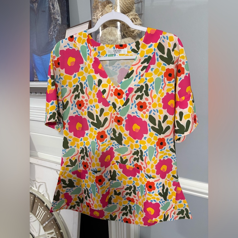CROSBY by Mollie Burch Vibrant Floral V-Neck Blouse x- small small